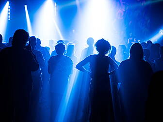 Pubs And Nightclubs Could Beco...